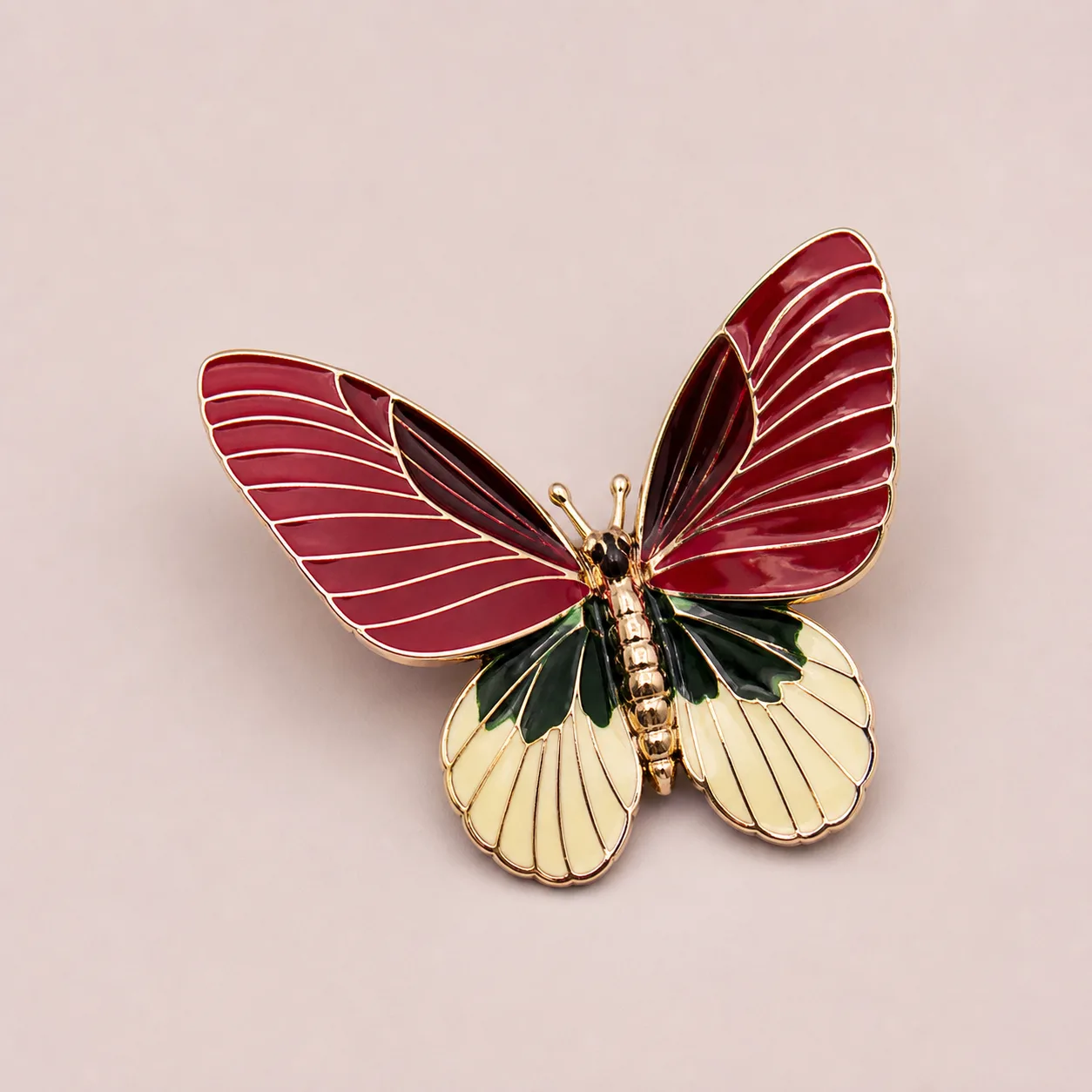 Broche Borboleta com Asas Pintadas — 3 Cores Broche Borboleta com Asas Pintadas — 3 Cores — B — Vermelho Escuro