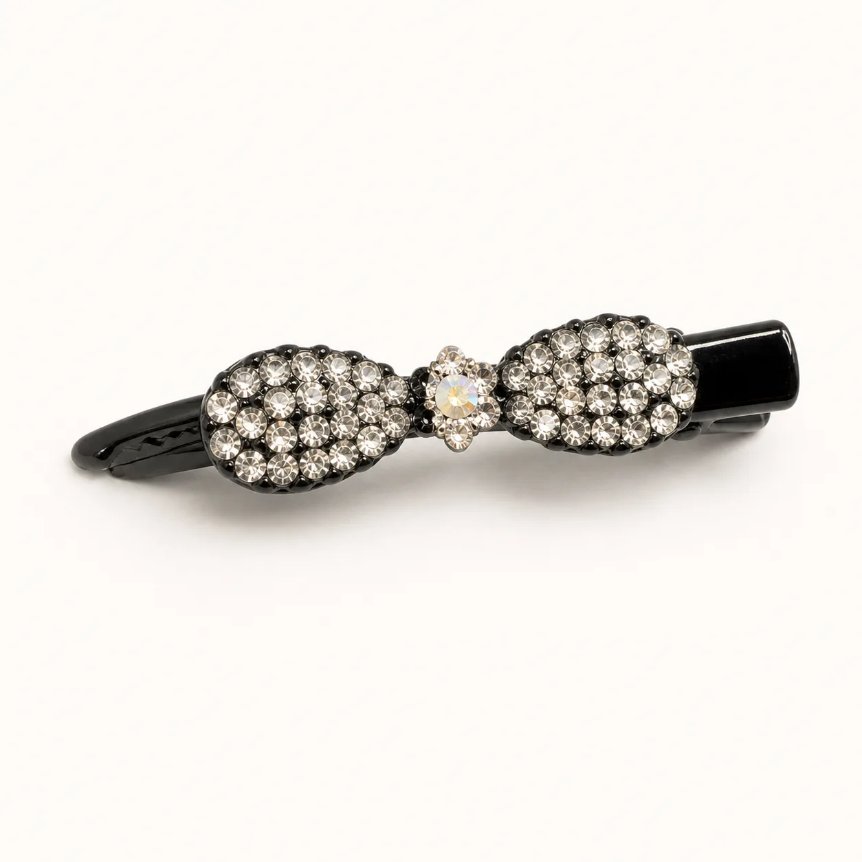 Gancho de Cabelo Preto com Laço de Strass Gancho de cabelo preto com laço de strass em fundo branco