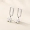 Brincos Prateados Geométricos com Flor, referência 83244-01-5