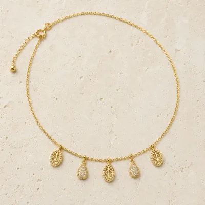 Colar oval gotas pavé 83505-02 modelo A dourado sobre pedra clara
