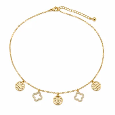 colar pavé 83505-05 dourado com três medalhões em fundo branco