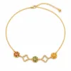 colar mosaico 83505-06 dourado com medalhões multicoloridos em fundo branco