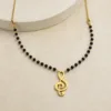 colar dourado clave de sol, variante dourada, pedra clara, referência 83544-01
