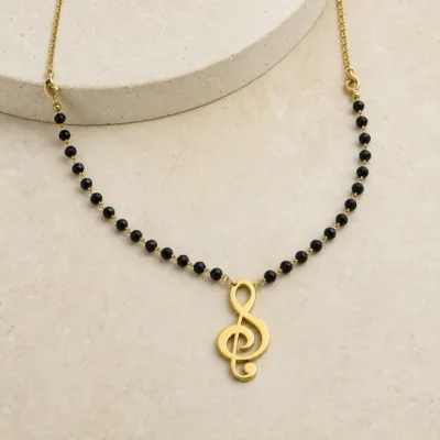 colar dourado clave de sol, variante dourada, pedra clara, referência 83544-01