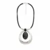 Colar com Pendente Circular e Centro Oval — 2 Modelos — A — Preto e Prateado