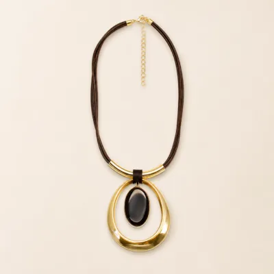 Colar com Pendente Circular e Centro Oval — 2 Modelos — B — Castanho e Dourado