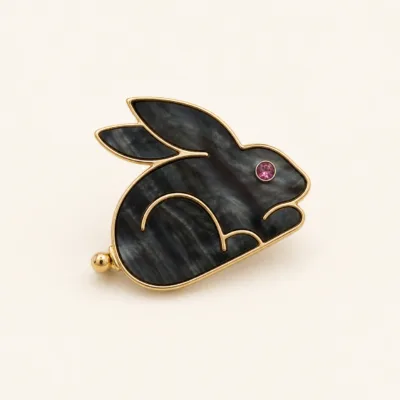 Broche Coelho Bicolor — 3 Modelos — A — Preto e Dourado