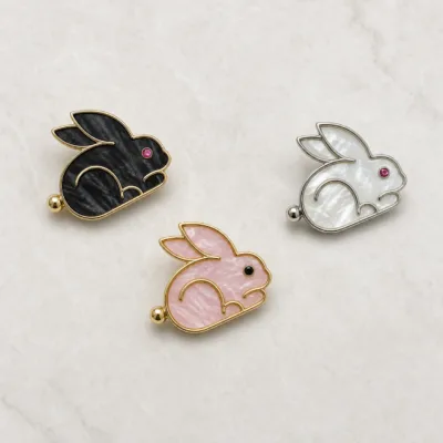 Comparação dos três modelos do broche coelho