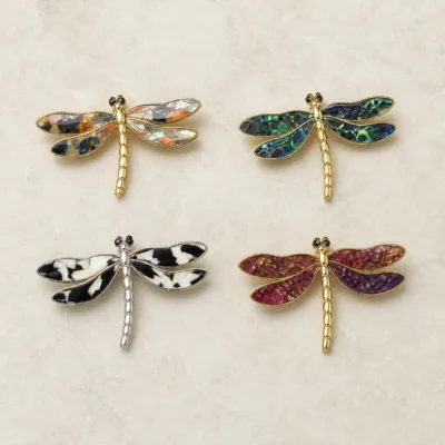 Comparação dos quatro modelos do broche libélula