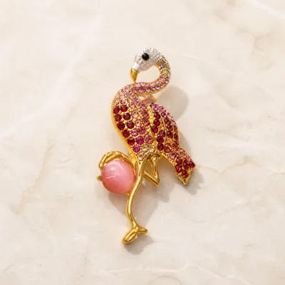Broche Flamingo Colorido — 2 Modelos — B — Dourado e Rosa