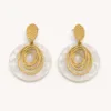 Brincos Dourados com Disco e Espiral madrepérola branca, referência 83686-03