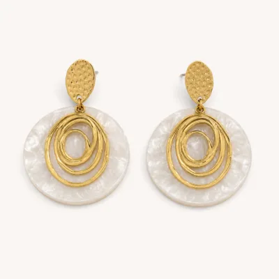 Brincos Dourados com Disco e Espiral madrepérola branca, referência 83686-03