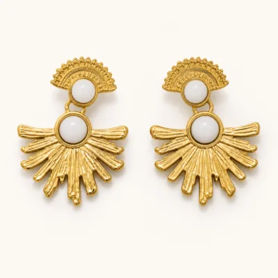 Brincos Dourados Leque com Pedras Coloridas branco, referência 83688-04