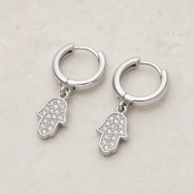 Brincos Argola com Mão de Fátima em Cristais prateado, referência 83706-08