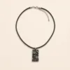 Colar com Pendente Retangular Texturado — 3 Cores — A — Preto