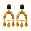 Brincos Arco Martelado com Três Gotas dourado, referência 83853-02