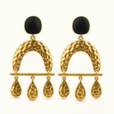 Brincos Arco Martelado com Três Gotas dourado, referência 83853-02