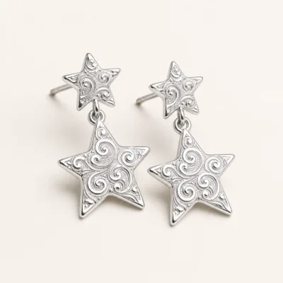 Brincos Dupla Estrela com Relevo Ornamental prateado, referência 83854-02