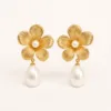 Brincos Flor com Pérola Gota dourado, referência 83856-01