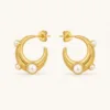 Brincos Meia Argola com Pérolas dourado, referência 83857-02