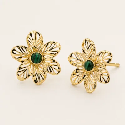 Brincos Flor Dourada com Centro Colorido dourado, referência 83956-06