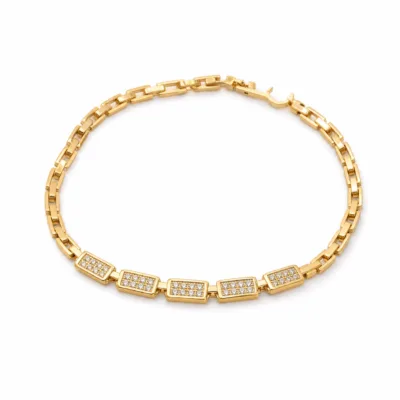Pulseira dourada cristais 83977-01 modelo B placas retangulares pavé em fundo branco