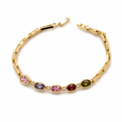 Pulseira dourada cristais 83977-01 modelo C cinco ovais coloridos em fundo branco
