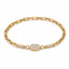Pulseira dourada pavé 83977-02 modelo A medalhão hexagonal pavé em fundo branco
