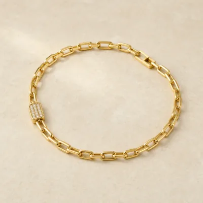 Pulseira dourada pavé 83977-02 modelo B elo geométrico pavé sobre pedra clara