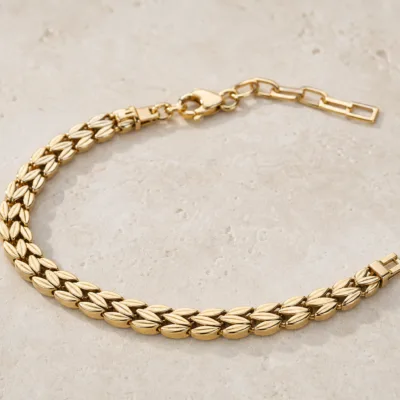 Pulseira dourada geométrica 83978-02, folhas entrelaçadas sobre pedra clara