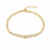 Pulseira cristais brancos 83984 modelo A com corações em fundo branco