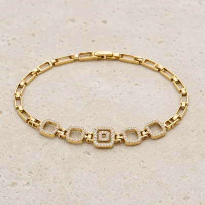 Pulseira cinco quadrados pavé 83985 Modelo B sobre pedra clara