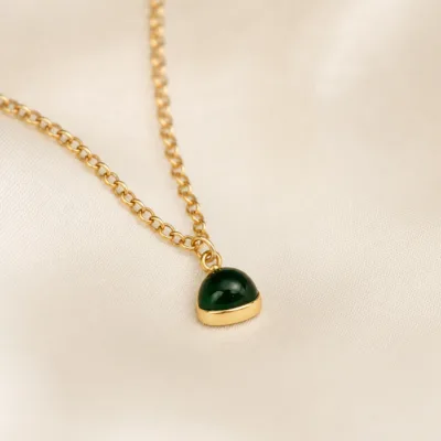 colar dourado pendente verde, cetim marfim, referência 84016-04