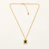 colar dourado pendente retangular, fundo branco, referência 84017-02