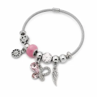 pulseira prateada rosa com borboleta em fundo branco, referencia 84039-03-2