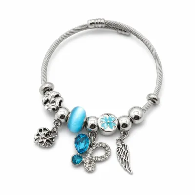 pulseira prateada turquesa com borboleta em fundo branco, referencia 84039-03-2
