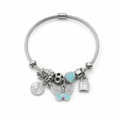 pulseira prateada com borboleta turquesa em fundo branco, referencia 84039-04-1
