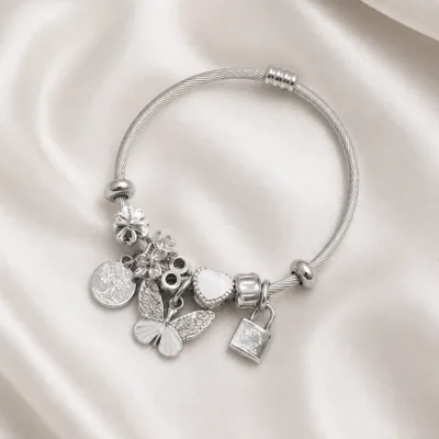 pulseira prateada com borboleta branca em cetim marfim, referencia 84039-04-1