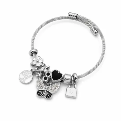 pulseira prateada com borboleta preta em fundo branco, referencia 84039-04-2