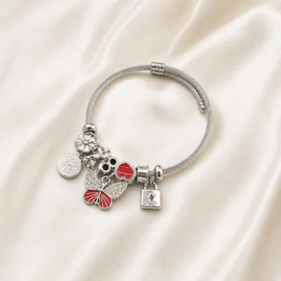 pulseira prateada com borboleta vermelha em cetim marfim, referencia 84039-04-2