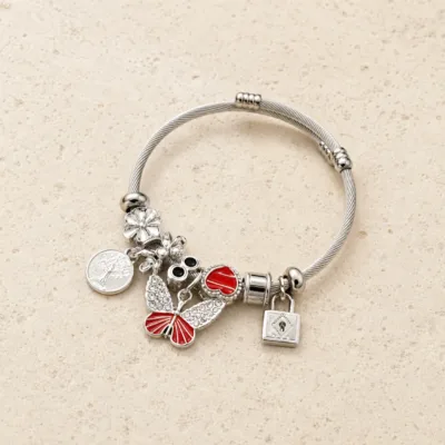 pulseira prateada com borboleta vermelha em pedra clara de tom quente, referencia 84039-04-2