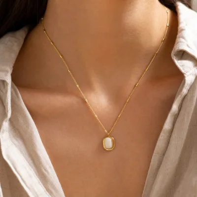 colar pendente retangular branco, variante dourada, pedra clara, referência 84052-01-1