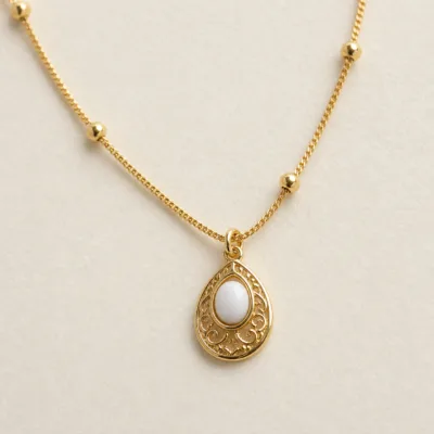 colar pendente gota branco, variante dourada, pedra clara, referência 84055-01