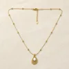 colar pendente gota branco, variante dourada, pedra clara, referência 84055-01
