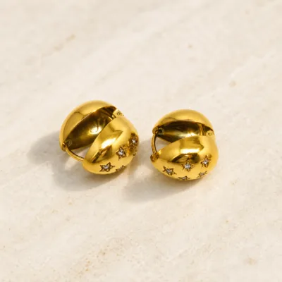 Brincos Argola Abaulados com Estrelas dourado, referência 84061-03