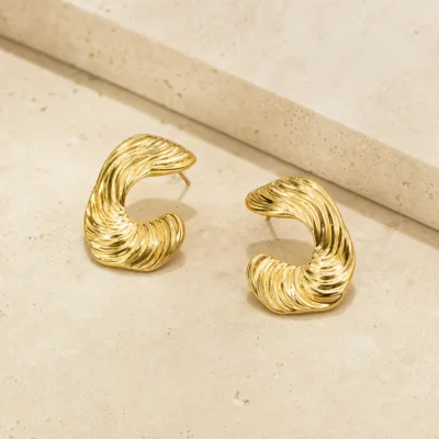 Brincos Ondas Esculpidas em Aço Inoxidável dourado, referência 84260-06