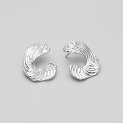 Brincos Ondas Esculpidas em Aço Inoxidável prateado, referência 84260-06