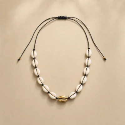 Colar de Búzios com Detalhe Central — Dourado ou Prateado — B — Dourado