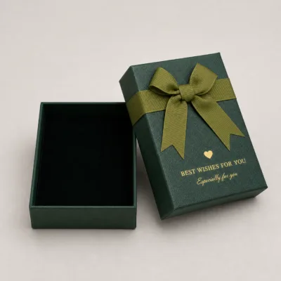 Caixa de joias verde 7x9 cm aberta e vazia