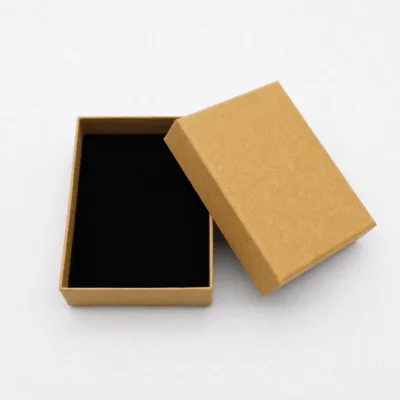 Caixa de joias dourada 7x9 cm aberta e vazia